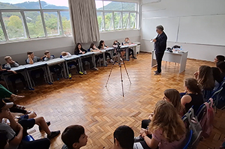 Palestra em Santa Tereza, em abril de 2024, para os alunos da rede pública